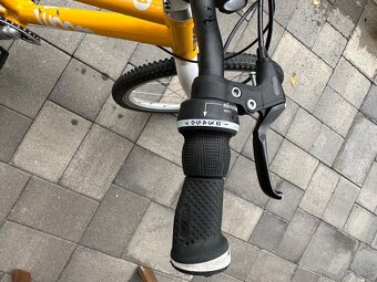 Predam Woom 4 zlty bicykel so stojanom - 3