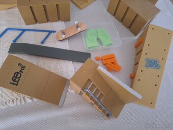 mini skateboard a skejt park finger - 3