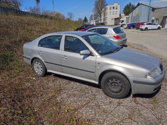 Škoda Octavia 1.6 i benzín 2002 - Zľava - 3