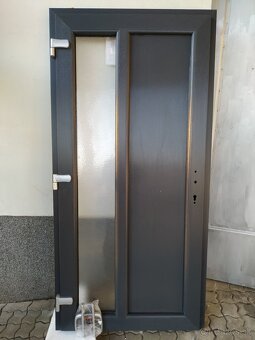 Kvalitne plastove vchodove dvere - 3
