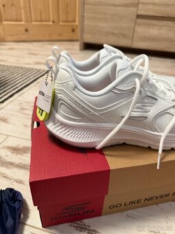 Tenisky Nike a Skechers - 3