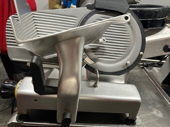 Krajací stroj zn. OMAS - 3