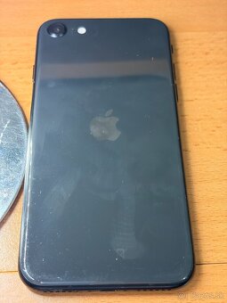 SE black 128 GB 2020 - 3