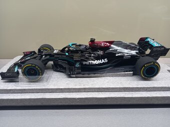 F1 MERCEDES W12 HAMILTON VÍTĚZ BAHRAINU 2021 MINICHAMPS 1:18 - 3