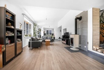 Na predaj 6 izbový RD v centre Dunajskej Lužnej - 3