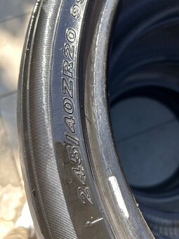 245/40 R20 - 3