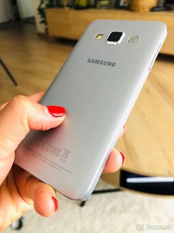 Samsung Galaxy A3 strieborný - 3