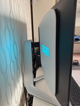 Dell Alienware 32 OLED 4K zakriveny - 3