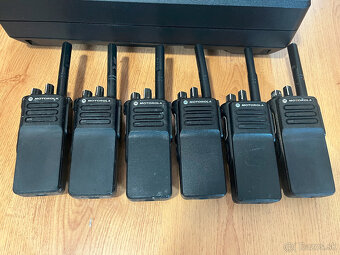 Vysielačky motorola DP4400e UHF 6ks + impres2 nabijacka - 3