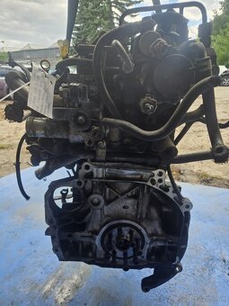 Motor Toyota Corolla Verso 2.2 130 kW - 3