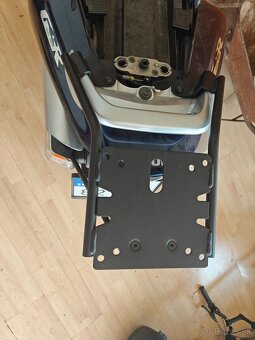 Predám držiak zadného kufra SHAD S0GS66ST pre Suzuki GSR 600 - 3