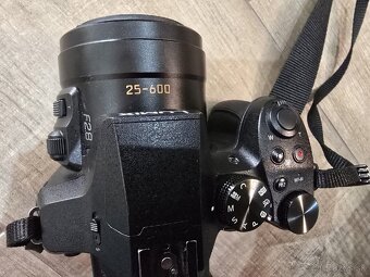 Panasonic Lumix DMC-FZ300 - 3