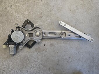 Sťahovanie okna Hyundai i20 - 3