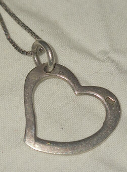 STRIEBORNÝ NÁHRDELNÍK - 3