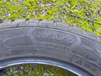 235/55 R19 zimné Goodyear UltraGrip Performance - 3