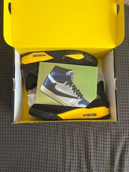 Nike Air Jordan 4 Yellow Thunder - 3