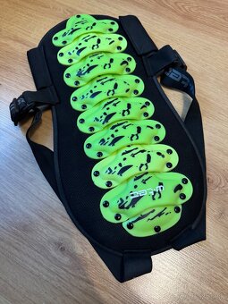 chránič chrbtice w-tec - 3