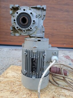 motor s prevodovkou - 3
