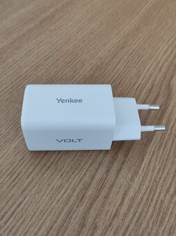 Predám nabíjačku Yenkee 65W - 3