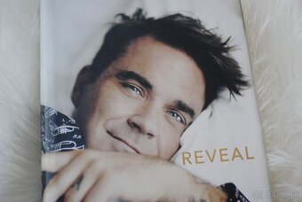 Reveal - Robbie Williams - 3