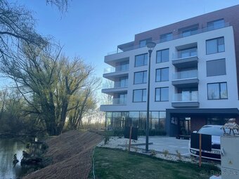 PEKNÁ LOKALITA Na predaj 2-izbový byt s garážou, novostavba, - 3