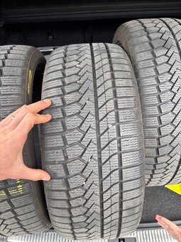 Zimné Gumy 235/40 R19 66V - 3