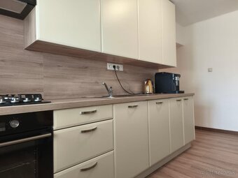 Prerobený 3 izb byt s komorou, 2x pivnica, pri parku,Sereď - 3