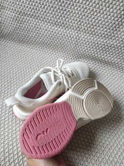 Dámské tréninkové boty Nike Zoom Bella 6 W bílé - 3