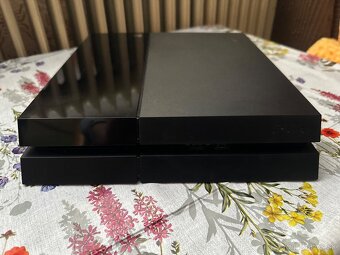 Playstation 4 - 3