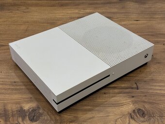 Herná konzola XBOX ONE S 1TB bez ovládača - 3