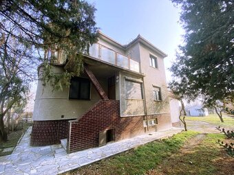 4 izbový poschodový rodinný dom s pozemkom 859 m2 v obci Lok - 3