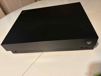 XBOX One X + ovládač a 2x hra - 3