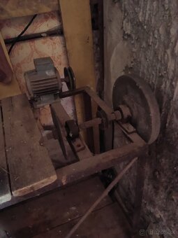 ZELEZNY STOL S BRUSKOU - 3