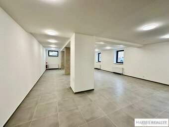 Obchodný priestor prístupný z ulice v centre mesta, novostav - 3