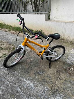 Detský bicykel WOOM 3 16" v žltej farbe a top stave - 3