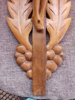 Predaj dreveného ručne vyrezávaného kríža - 3