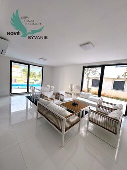 Luxusná novostavba vila s bazénom blízko mora a výhľadom na - 3