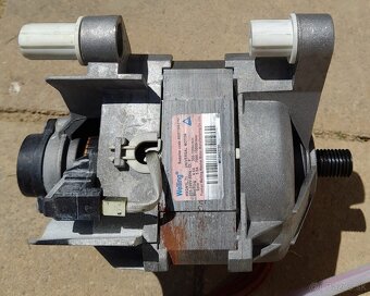 Predám motor na práčku Whirlpool AWE 66710 - 3