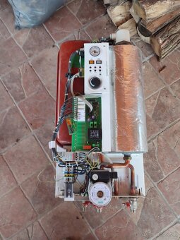 predam starsi elektricky kotol Protherm + bojler - 3