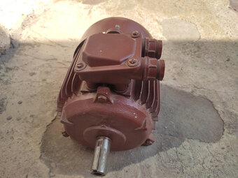 predám 3fázový elektromotor - 3