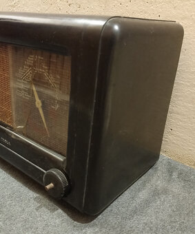 Staré retro bakelitové rádio Tesla T613 - 3