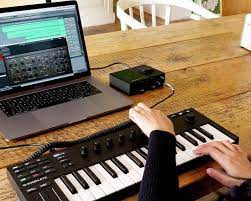 MIDI klávesy Native Instruments KOMPLETE KONTROL M32 - 3