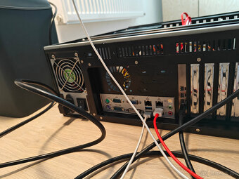 Predám PC v skrinke do racku 4u - 3