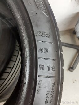 255/40/19 - 3