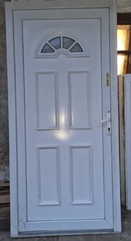 Predám plastové dvere 210 x100cm cena 160€ - 3