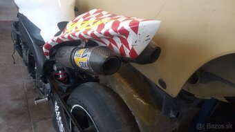 Okruhovka YAMAHA R1 - 3