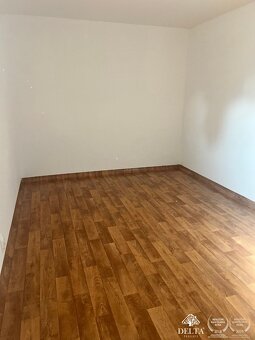 Ponúkame na prenájom 2.5 izbový byt so záhradkou, v tichej l - 3