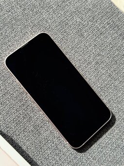 Apple iPhone 13 (256GB) - 3