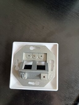 Zásuvka Modulo50 Cat 6A, podpovrchová - 3