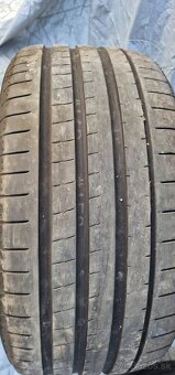 285/40 R22 - 3